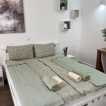 Guest House Lila Sombor Exterior foto