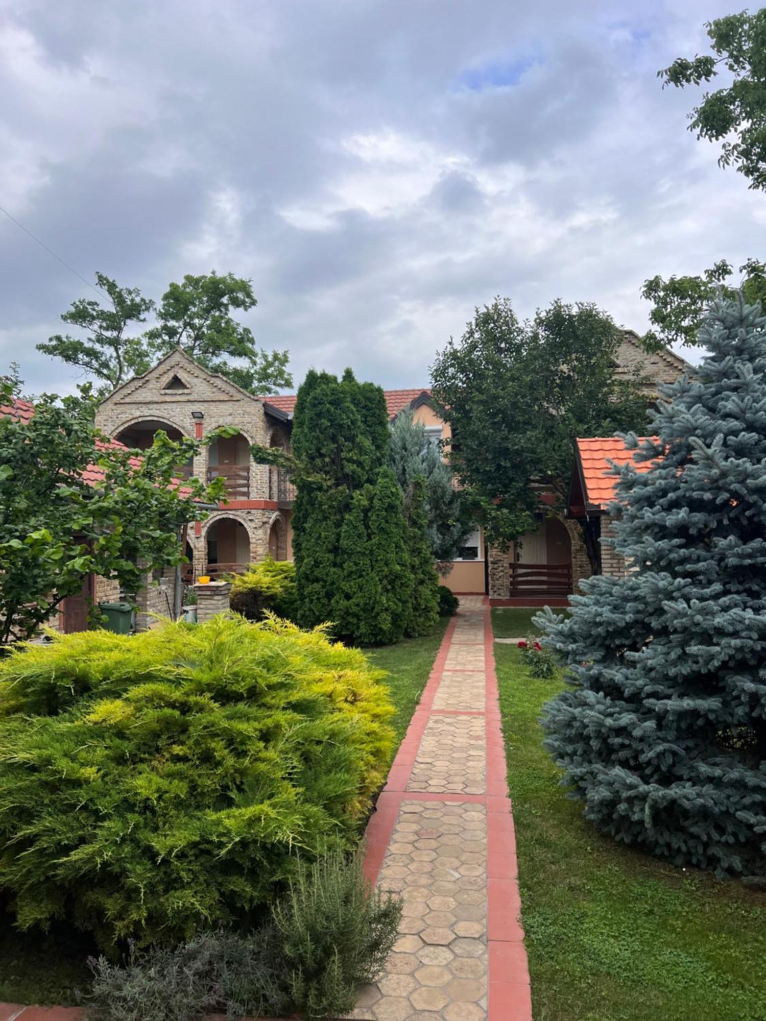 Guest House Lila Sombor Exterior foto