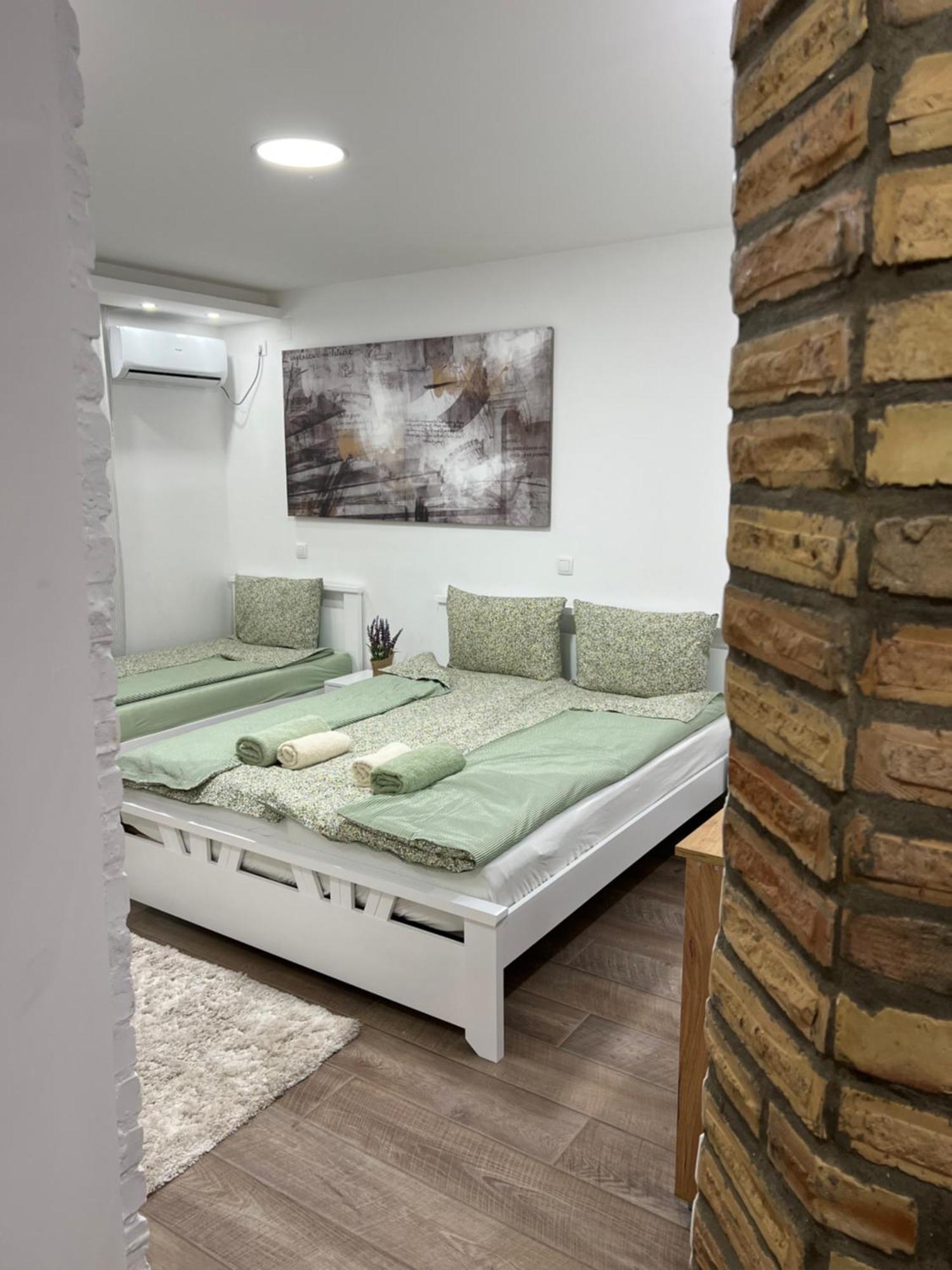 Guest House Lila Sombor Exterior foto